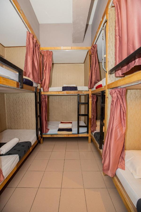 Хостел Escape Backpackers Kk Кота-Кинабалу Экстерьер фото