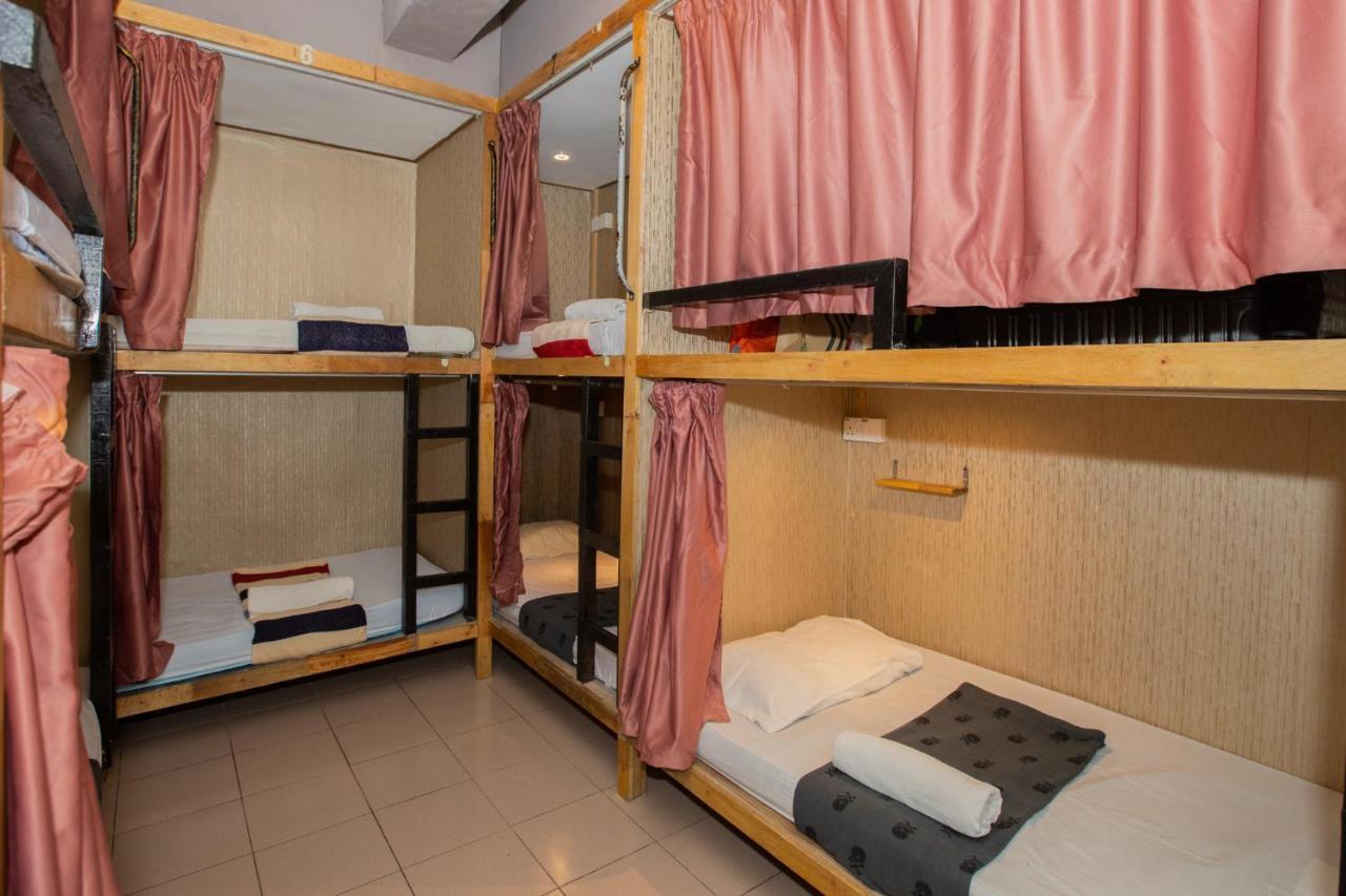 Хостел Escape Backpackers Kk Кота-Кинабалу Экстерьер фото