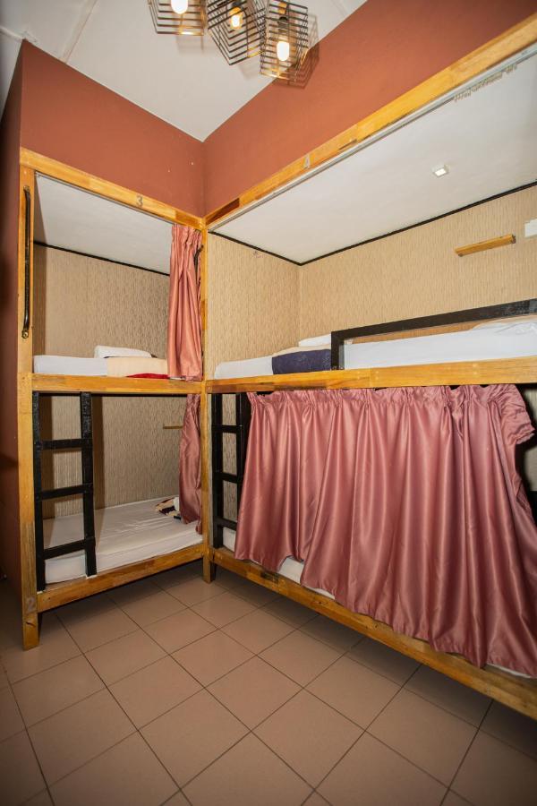 Хостел Escape Backpackers Kk Кота-Кинабалу Экстерьер фото