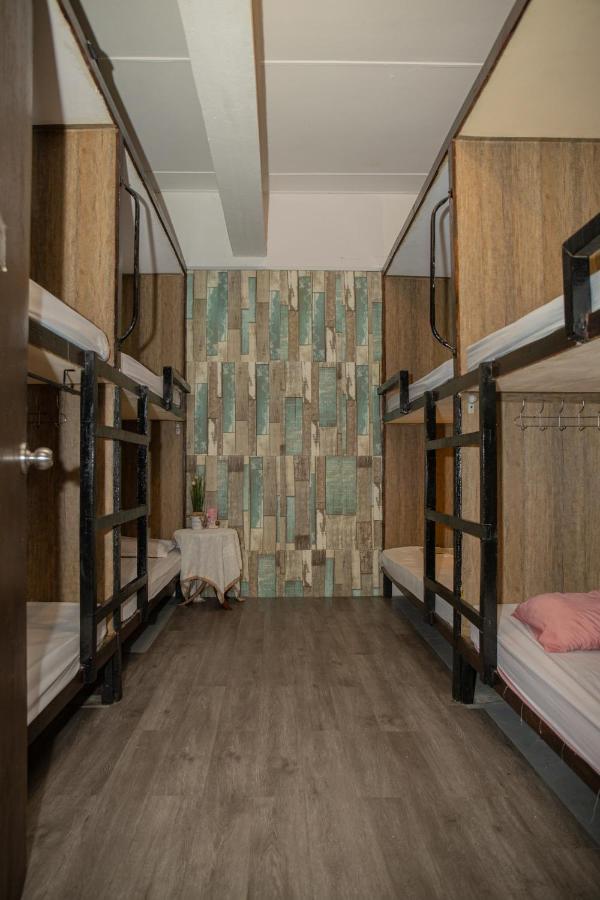 Хостел Escape Backpackers Kk Кота-Кинабалу Экстерьер фото