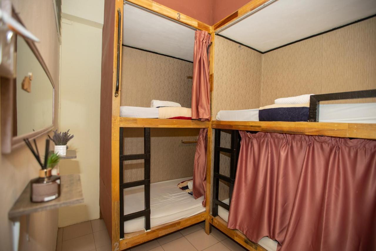 Хостел Escape Backpackers Kk Кота-Кинабалу Экстерьер фото