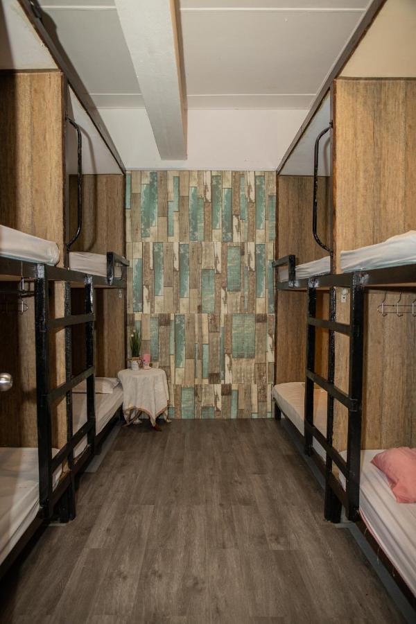 Хостел Escape Backpackers Kk Кота-Кинабалу Экстерьер фото