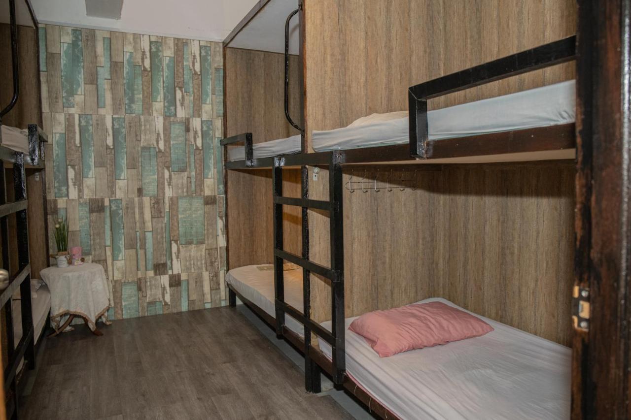 Хостел Escape Backpackers Kk Кота-Кинабалу Экстерьер фото